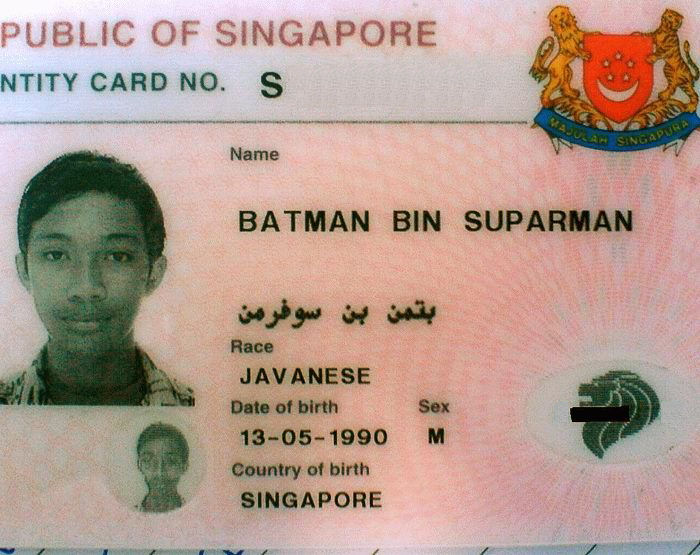 Nu e gluma! Batman a fost arestat in Singapore