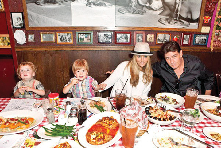 charlie-sheen - Ziarul National