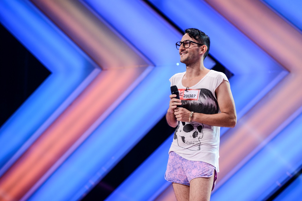 El e cel mai controversat concurent de la „X Factor”! Cheloo a parasit scena cand l-a vazut!