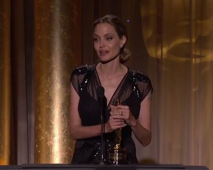 Angelina Jolie a plans pe scena, la un eveniment! (VIDEO)