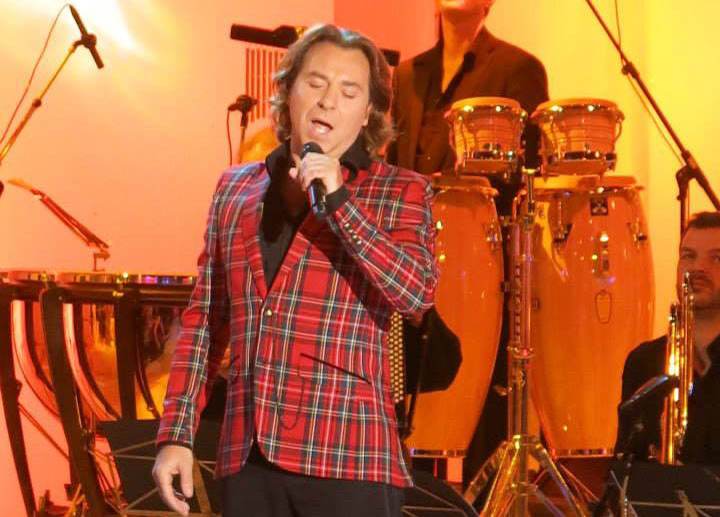 Roberto Alagna, impiedicat sa cante gratis pentru fani