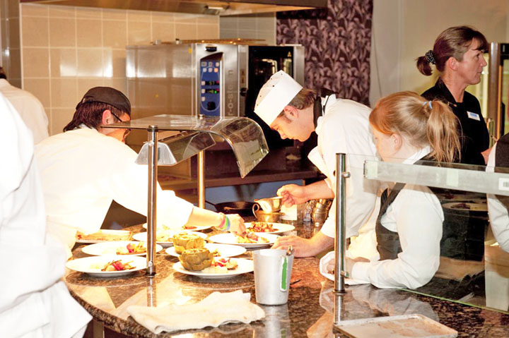 tineri bucatari restaurant - Ziarul National