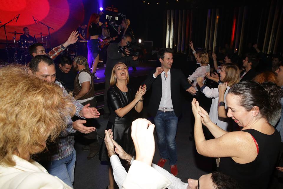 Andreea Esca si-a ingrijorat fanii: Se teme ca nu va mai putea prezenta Stirile Pro TV!