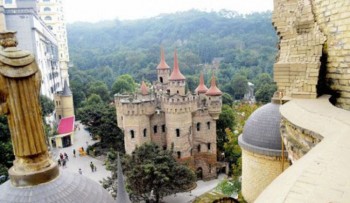 Chongqing-castles6-550x363 - Ziarul National
