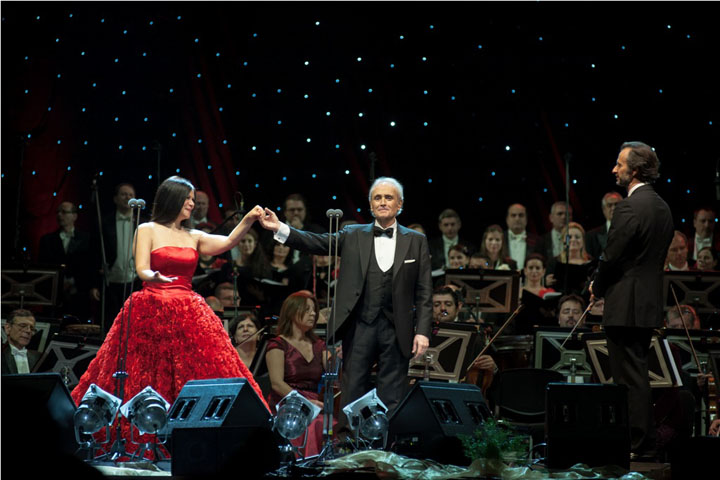 Tenorul Jose Carreras si Natalia Ushakova au facut exercitii de limba romana la Bucuresti