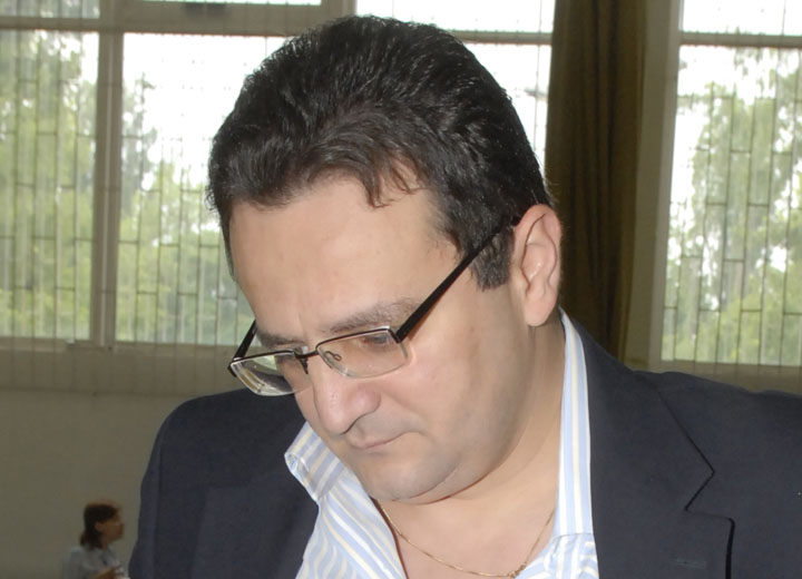 Cum raspunde Maior Comisiei parlamentare