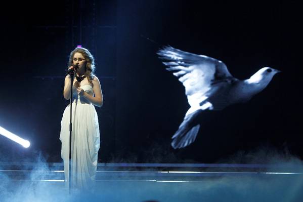 O fosta concurenta de la „X Factor” si-a implinit visul: Petra va putea vedea din nou!