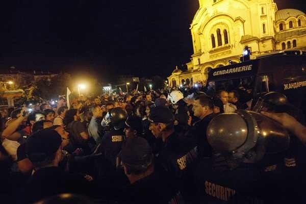 Bulgarii au iesit in strada de Sarbatori, cerand demisia Guvernului