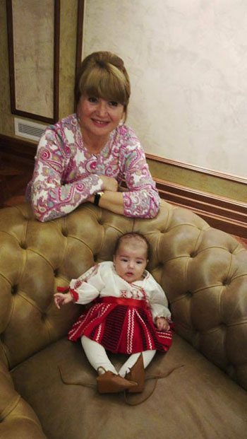 anais in costum popular - Ziarul National