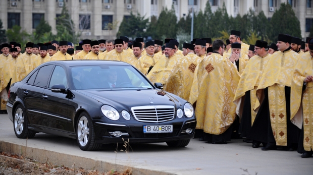 Patriarhia Romana isi scoate limuzinele la inchiriat