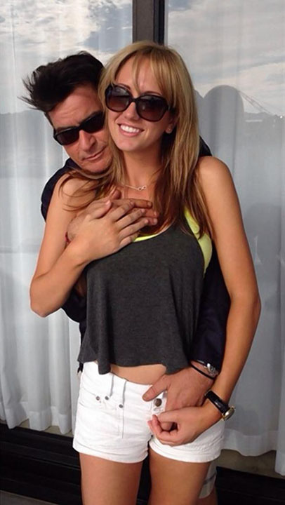 charlie sheen si brett rossi - Ziarul National
