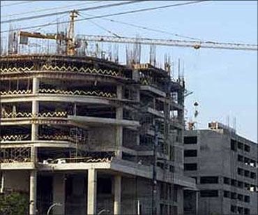 Tendinte economice in 2014: Industria si constructiile vor scadea accentuat, comertul si serviciile raman stabile