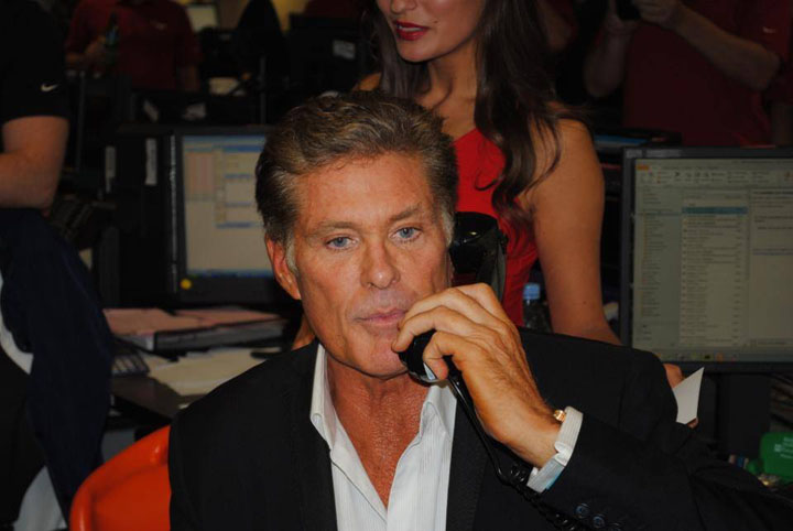 David Hasselhoff il curteaza pe Salman Khan