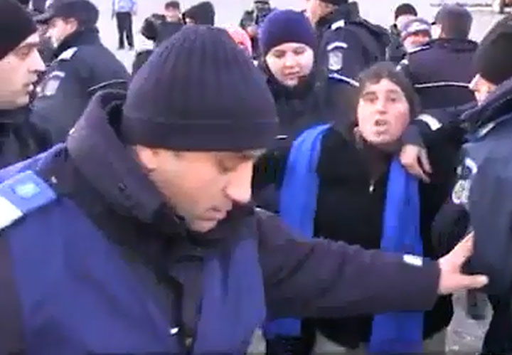 Chevron a reluat explorarile la Pungesti, iar jandarmii se lupta cu localnicii