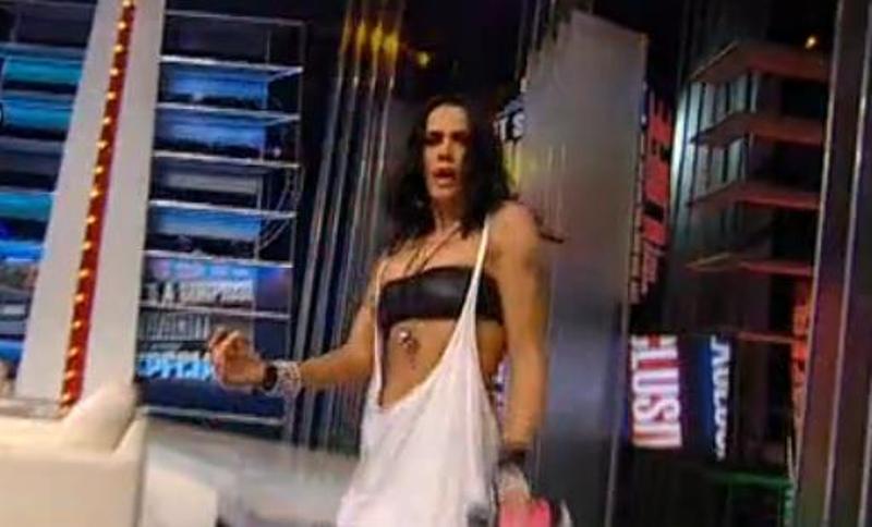 Oana Zavoranu, aparitie WOW: Cu sutienul la vedere si un maiou decoltat pana la buric!