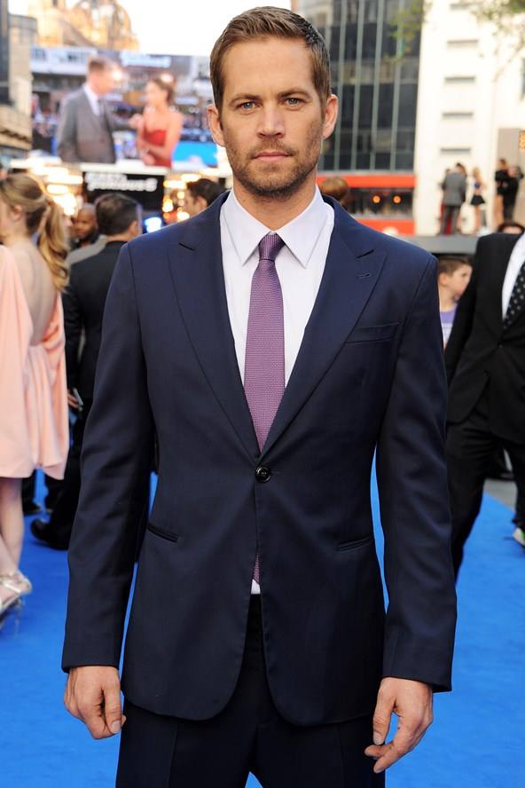 A incercat sa vanda coaja arsa a copacului de care s-a ciocnit masina lui Paul Walker