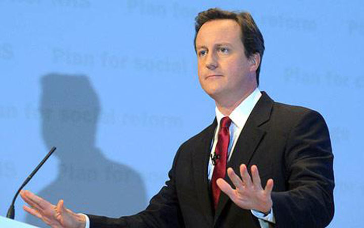 David Cameron renunta la raportul privind „invazia” romanilor