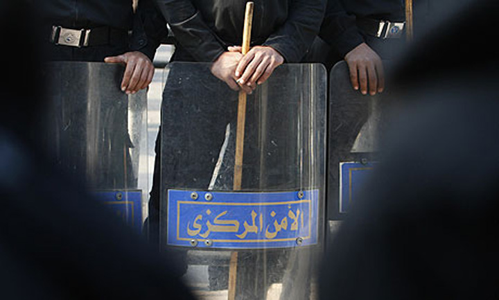 Egyptian-riot-police-007 - Ziarul National