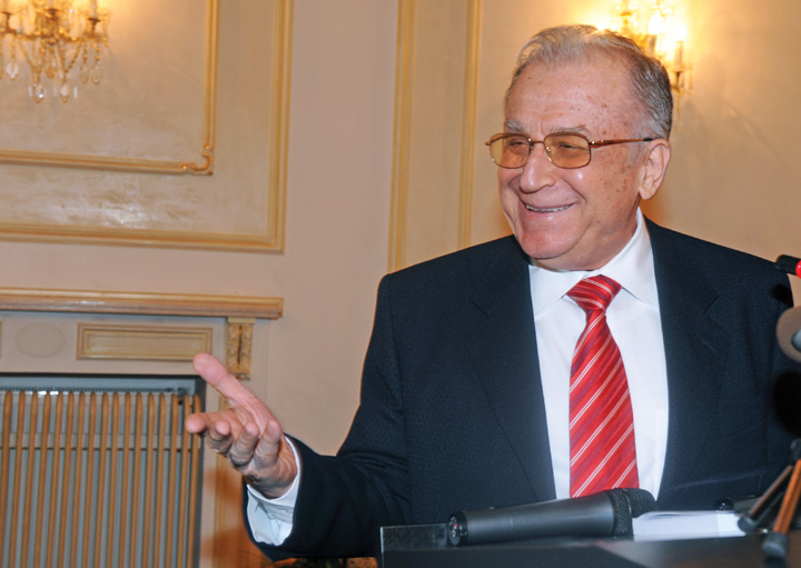 Iliescu nu crede ca Ponta e potrivit pentru un post la Cotroceni: „E cam devreme sa treaca intr-o noua postura”