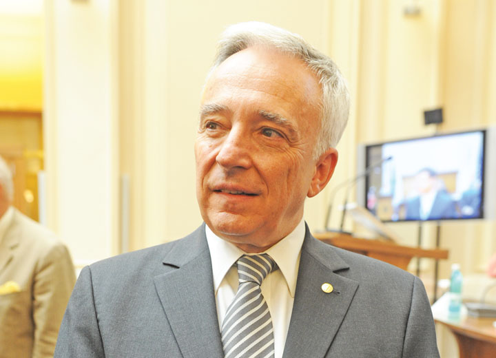 Isarescu: Politicienii, principalul pericol pentru economia Romaniei