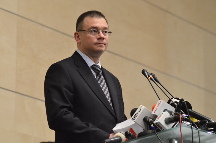 Mihai Razvan Ungureanu: „Guvernul Ponta nu stie decat sa creasca taxele”