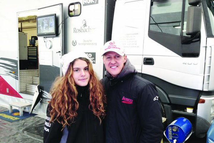 O romanca in varsta de 13 ani concureaza pentru echipa lui Schumacher