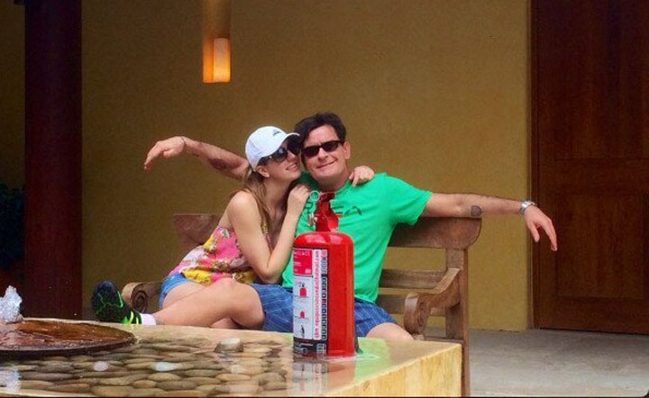 Charlie Sheen isi da copiii afara din casa din pricina iubitei pornostar