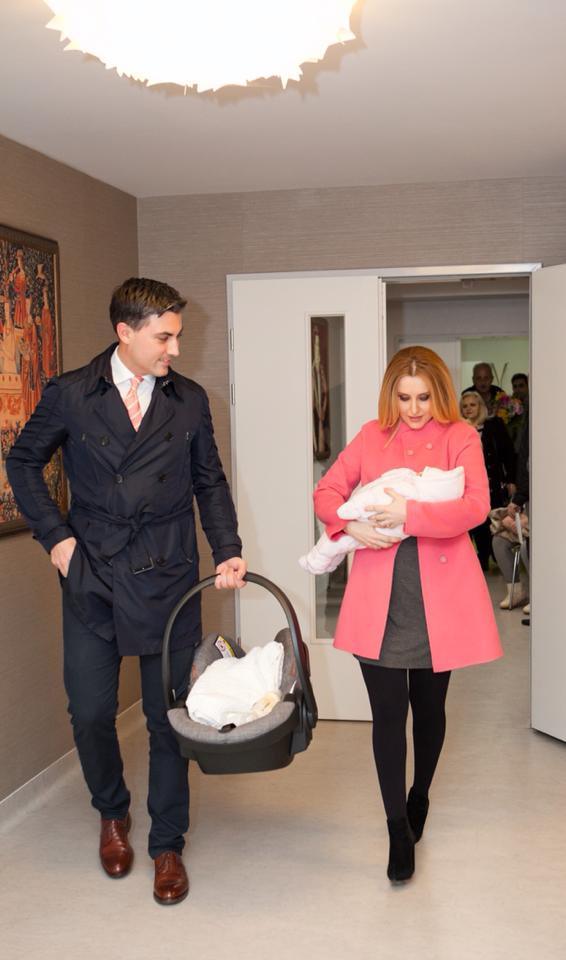 Alexandru Ciucu si Alina Sorescu au dat de greu cu fiica lor!