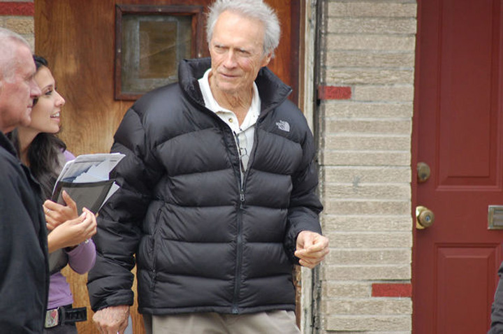 La 83 de ani, Clint Eastwood are doua iubite