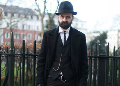 Designerul Florin Dobre a cucerit Marea Britanie cu „Iepurele Alb”