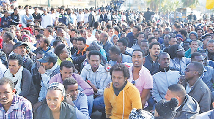 Mii de imigranti africani in fata ambasadelor din Tel Aviv
