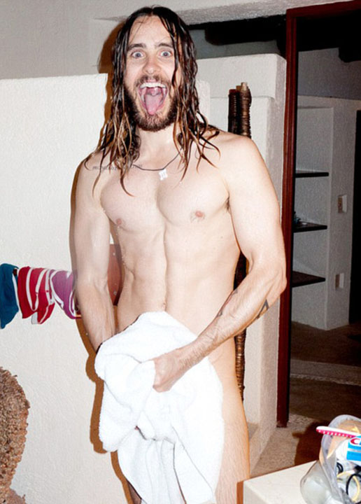 Jared Leto, pictorial nud inainte de concertul de la Bucuresti