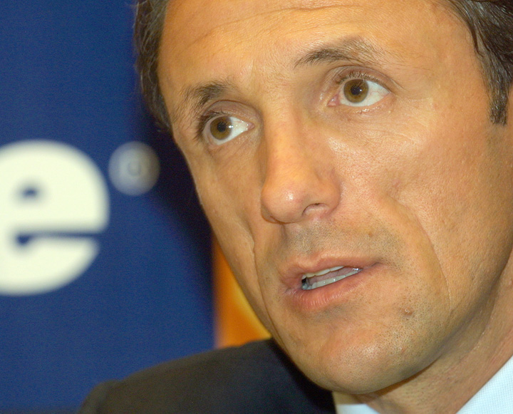 „Oracolul din Balcesti” loveste din nou: Gica Popescu nu strange mai mult de 50 de voturi!