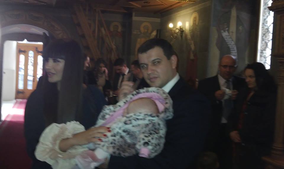 Traian Basescu si fiica sa, Elena, la botezul fetitei liderului Partidului Miscarea Populara, Eugen Tomac