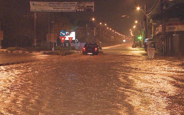 Vin apele! Gospodarii inundate dupa topirea zapezilor