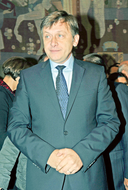 Antonescu: Sunt un om rau, nu vreau sa fiu sprijinit la presedintie. Dragnea sa nu mai jeleasca dupa mine!