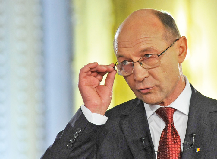 Basescu nu isi da demisia: Nicio structura de informatii nu m-a informat cu privire la relatia Sandu Anghel-Mircea Basescu. Cer scuze romanilor