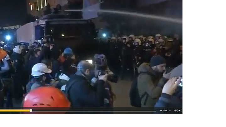 Proteste violente in Turcia din cauza restrictionarii internetului