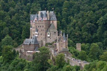 castelul eltz - Ziarul National