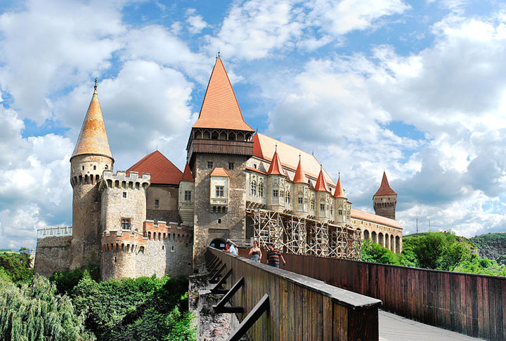 Castelul Huniazilor, printre cele mai spectaculoase 10 castele din lume
