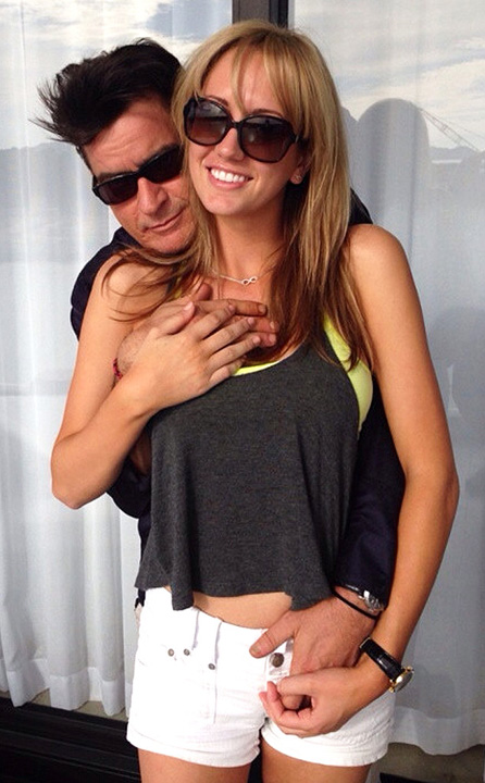 charlie sheen brett rossi - Ziarul National