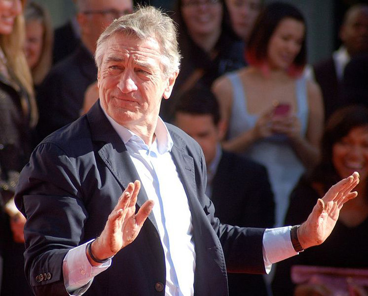 Ce i-a propus Charlie Sheen lui Robert DeNiro: “Hai sa o facem in trei!”