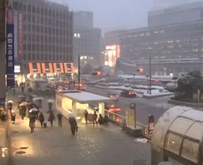 12 morti, mii de raniti si evacuati, in urma ninsorilor care au afectat Japonia (VIDEO)