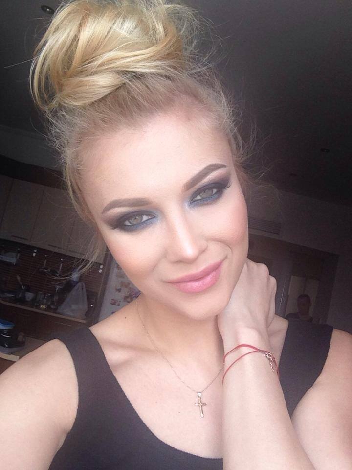 Ce face Lora in fiecare duminica, iar fanii au felicitat-o pentru asta!