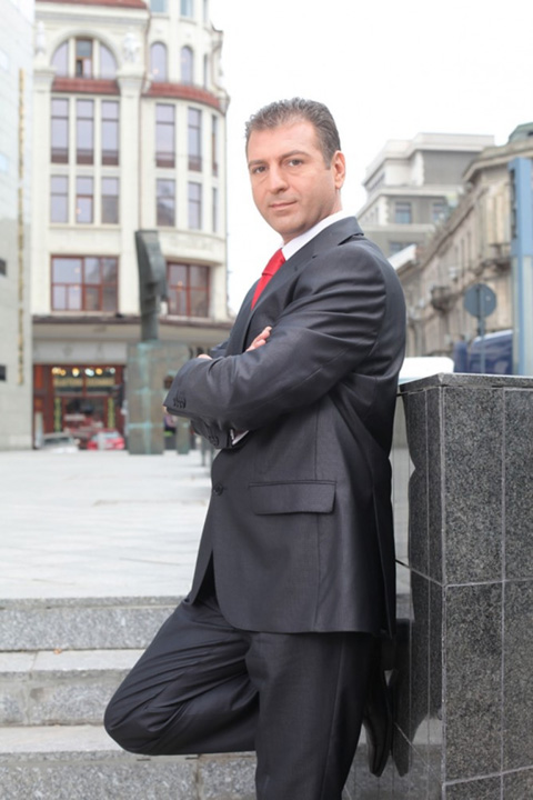 Christian Sabbagh da cartile pe fata!