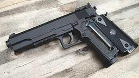 Constanta: Toata scoala s-a panicat dupa ce un elev a fost prins cu un pistol
