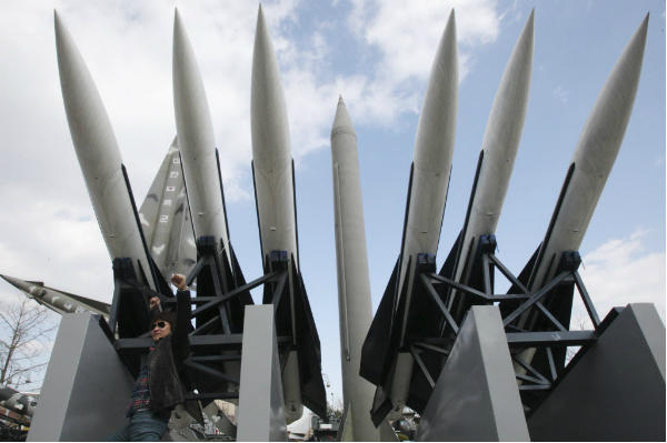 Coreenii s-au bombardat intre ei