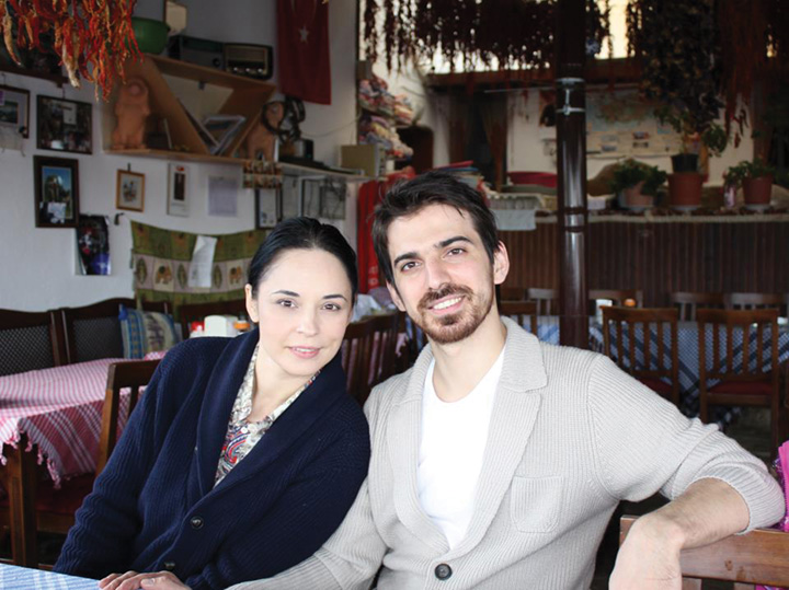 Andreea Marin si Tuncay - Ziarul National