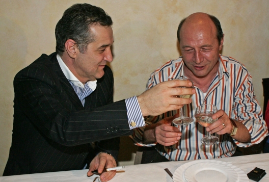 Traian Basescu face control  in penitenciarele din Romania