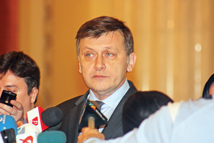 CRIN ANTONESCU - Rica Petrescu - Ziarul National